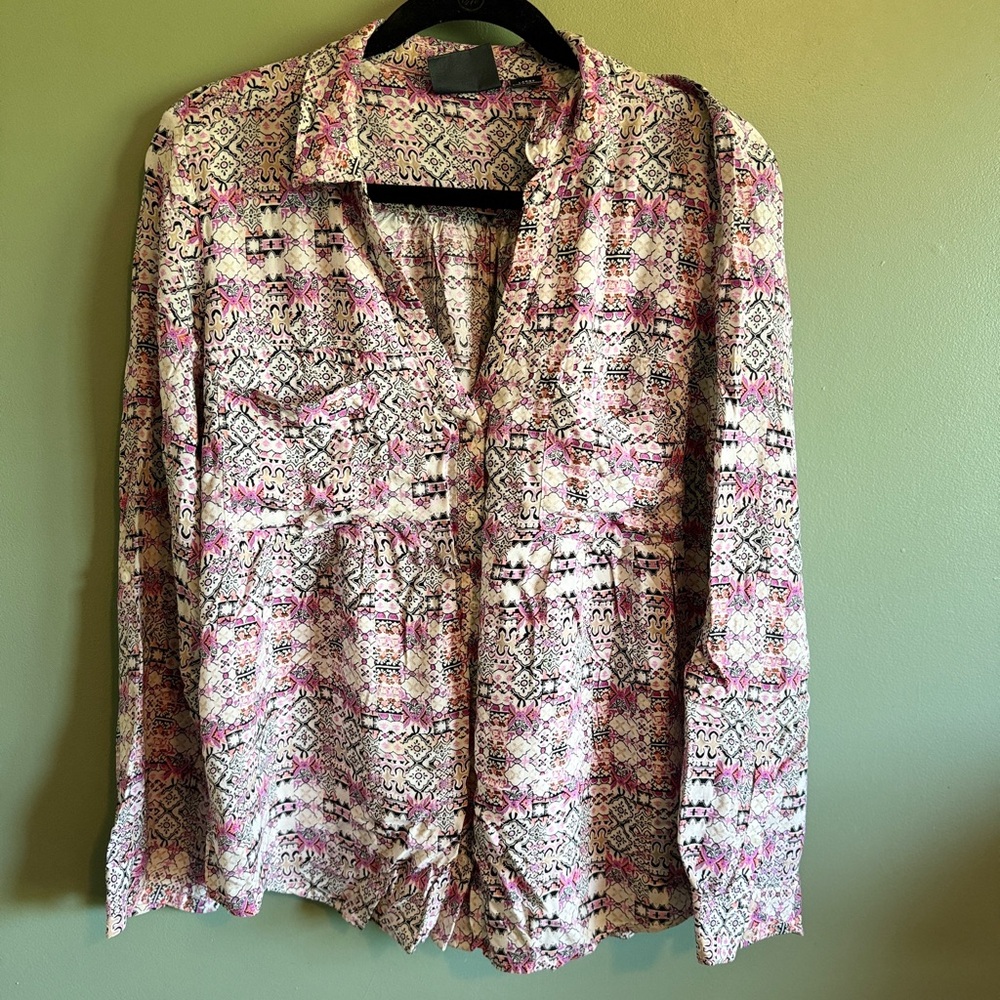 Maeve 3/4 button-down flowy top with fun pattern. Pairs well with black jeans.